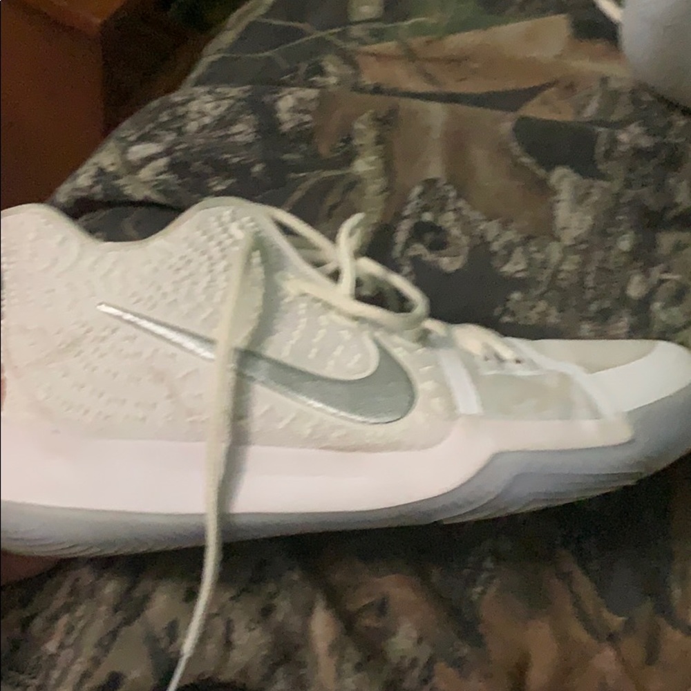Kyrie basketball shoes